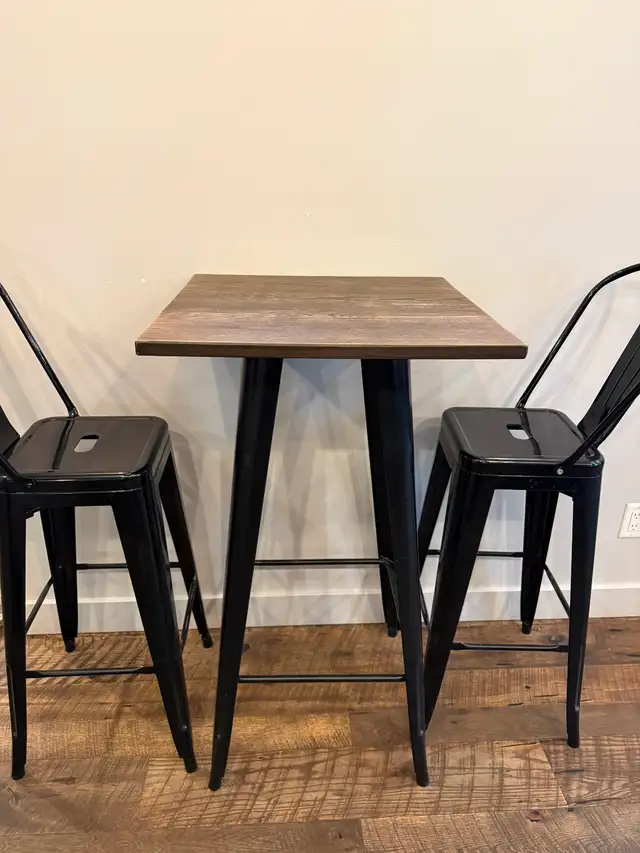 10 Black Metal Bar Stools in Chairs & Recliners in Kelowna - Image 4