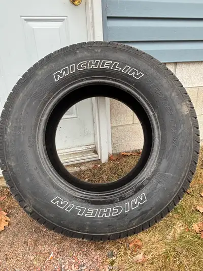 Michelin Defender LTX M/S Size 265/70R17 Tires are in good condition with very low km on them, only...