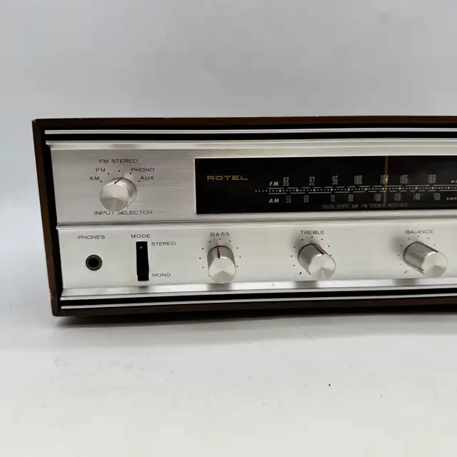 Rotel FAX-220 AM/FM Stereo Receiver in Stereo Systems & Home Theatre in City of Toronto - Image 3