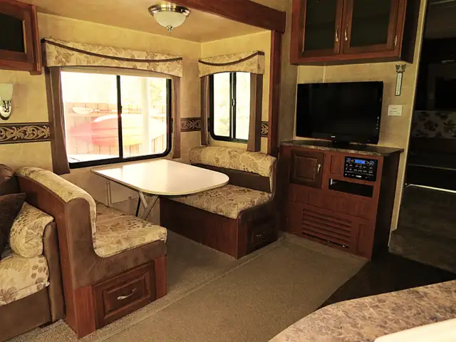 2012 Jayco Superlite Eagle 5th wheel RV $17,500.00 OBO in Travel Trailers & Campers in Terrace - Image 5