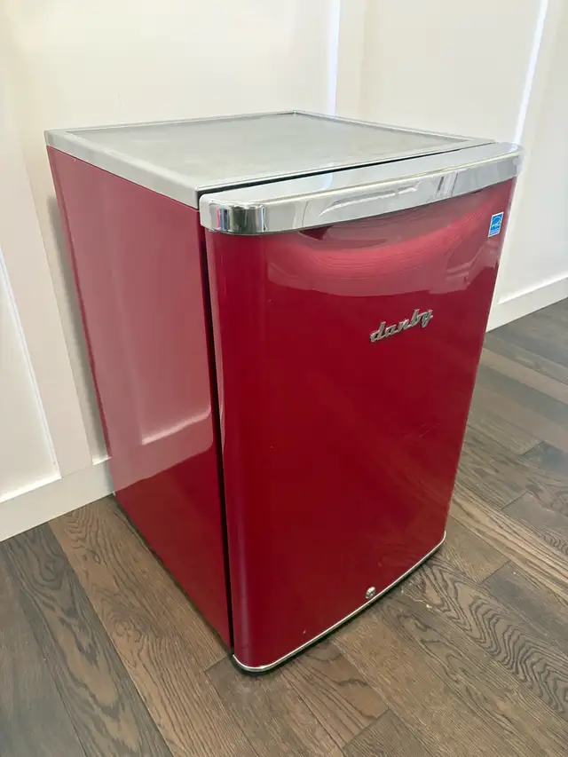 Mini fridge in Refrigerators in London - Image 2