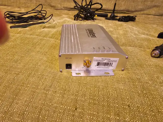 UNIDEN UM-50 CELL SIGNAL BOOSTER539347320571187204