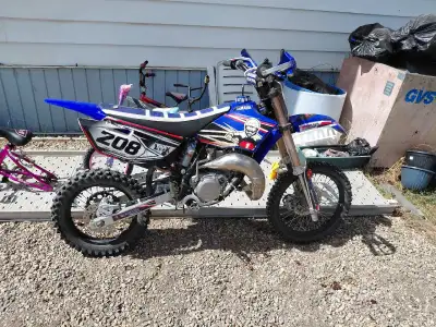 Really good shape yz85, has some aftermarket parts on it, also comes with a new top-end kit (piston,...