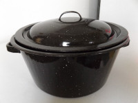 VINTAGE SMALL BLACK & WHITE SPECKLED 4" DEEP ROASTING PAN