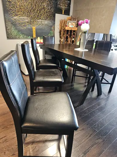 Dining Table with 6 chairs 