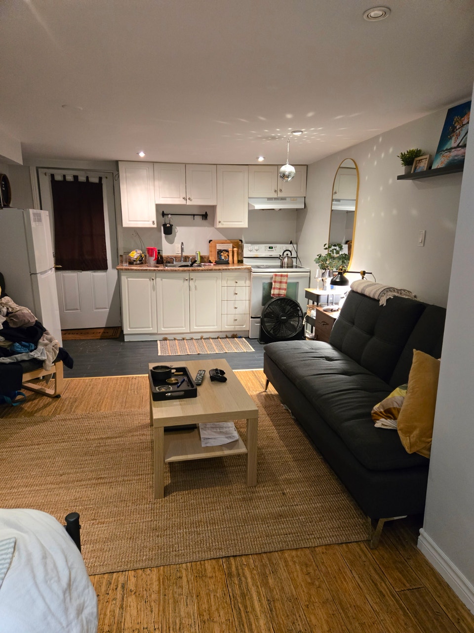 SPACIOUS, COZY BACHELOR Apt. @ steps from Corso Italia 3