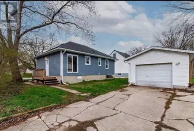 * 2 bedrooms * Spacious living room/hall * Kitchen * 1 bathroom * Separate downstairs entrance * Cle...