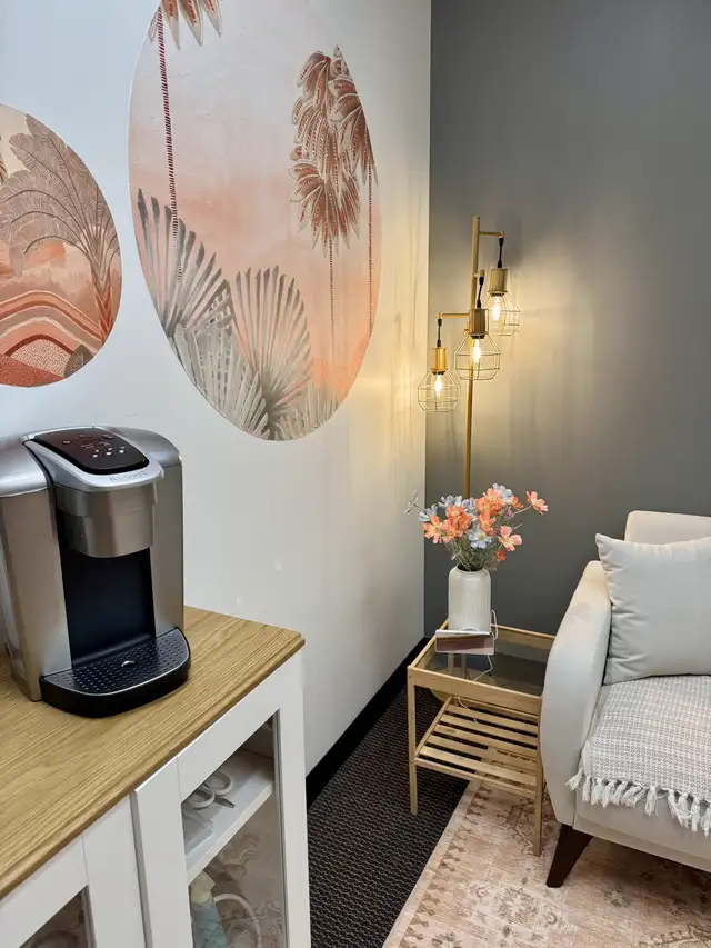 Psychotherapy Private Office Room (1235 Bay St) in Commercial & Office Space for Rent in City of Toronto - Image 4