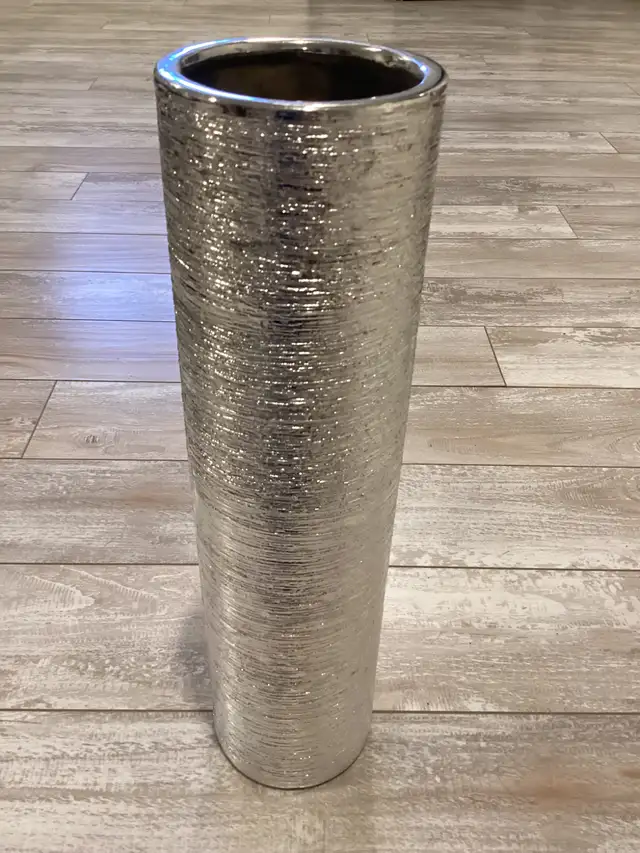 Silver Vase in Home Décor & Accents in Saskatoon - Image 5