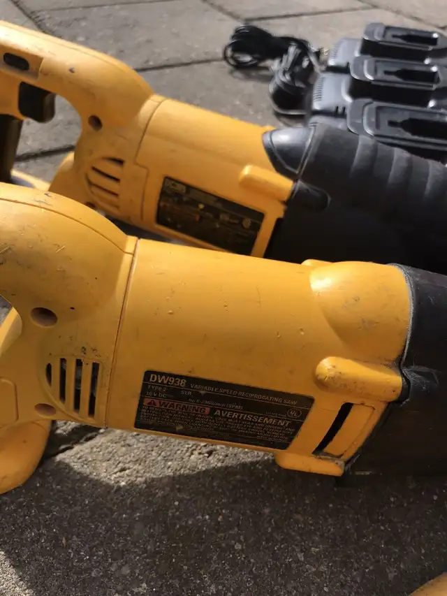 Dewalt drills, sawzall, flashlight,batteries, chargers in Hobbies & Crafts in London - Image 10