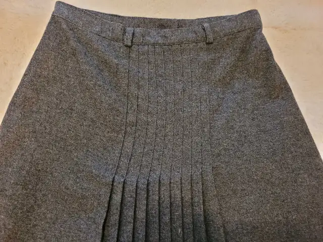 Wool Skirt in Women's - Dresses & Skirts in Mississauga / Peel Region - Image 3