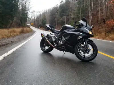 Selling my beautiful Mettalic Matte Carbon Grey/Flat Ebony 2015 Zx6r 636 non ABS. Bought brand new....