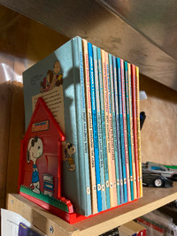 Charlie Brown's Cyclopedia / Encyclopedia set in plastic holder
