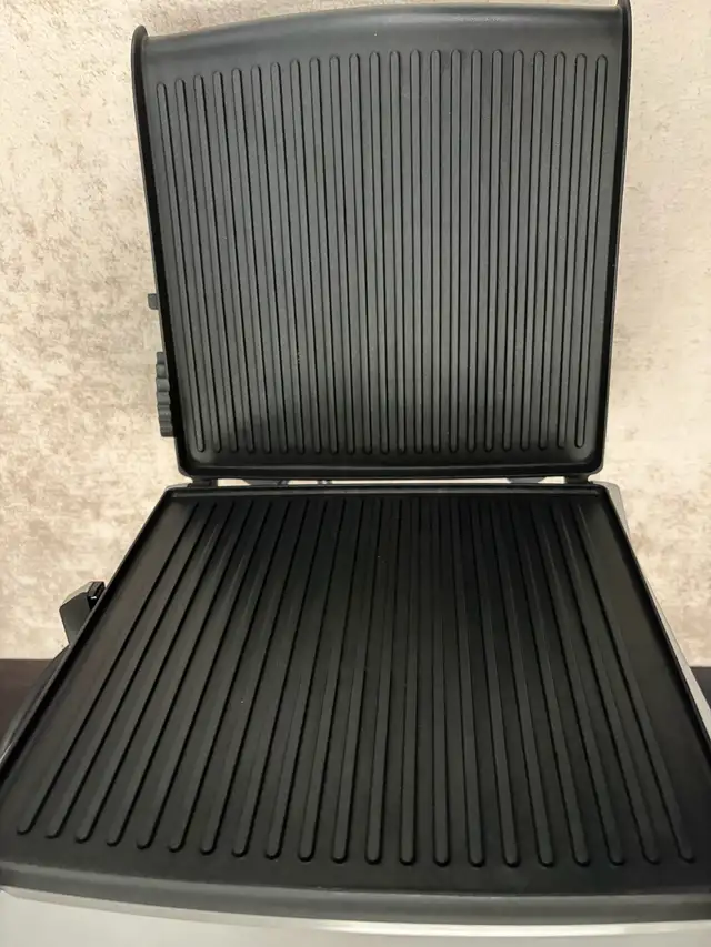 Breville the Panini Grill BGR200XL in Microwaves & Cookers in Oakville / Halton Region - Image 5
