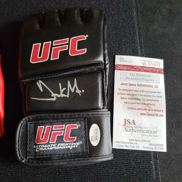 MMA / UFC Signed Gloves in Arts & Collectibles in St. Catharines - Image 5