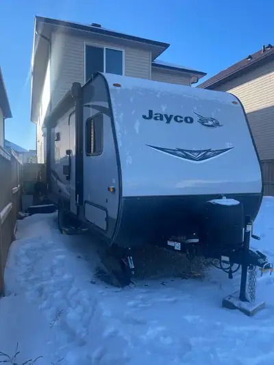 The Jayco Jay Flight SLX 7 174BH is a highly popular, lightweight, and compact bunkhouse travel trai...