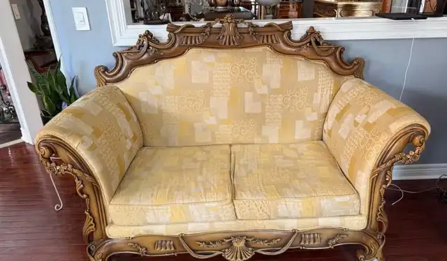 Antique Sofa Set in Multi-item in Markham / York Region - Image 6