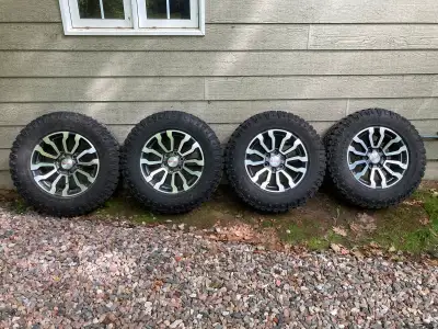 Sierra 1500 AT4 wheels (18x8”) in very good condition. Goodyear Wrangler Duratrac tires (275/65R28)...