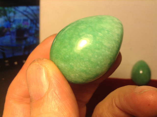 A Pair of Green Stone Eggs in Arts & Collectibles in Vancouver - Image 4