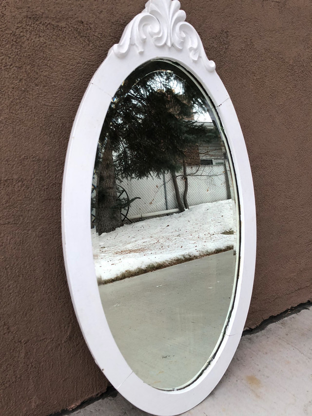 Antique Oval Mirror  in Home Décor & Accents in Calgary - Image 3