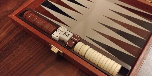 Jeu de Backgammon de Voyage dans Jouets et jeux  à Longueuil/Rive Sud - Image 2