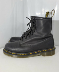 DR  MARTEN 1460 Classic Boots ⎮ Womens 8 US