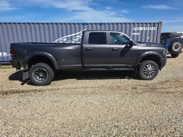 2021 RAM 3500 LARAMIE CREW CAB NIGHT EDITION 4X4 DUALLY