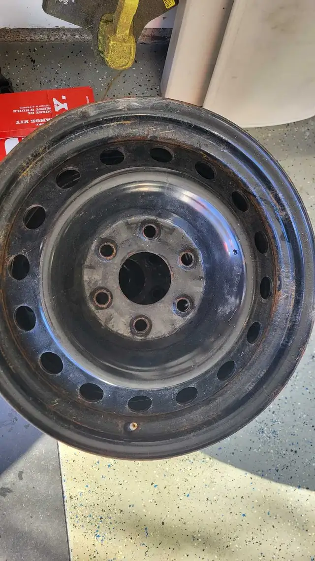 17" Steel Winter Rims off Silverado w/ TPMS  in Tires & Rims in Barrie - Image 3