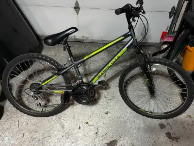 Kid mountain bike/Bicyclette de montagne enfant, View more