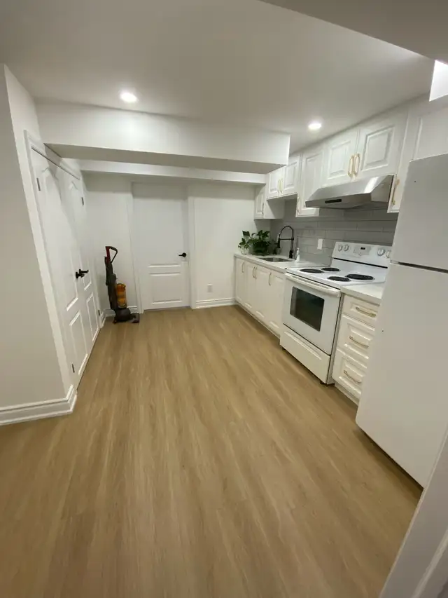 3 bedroom basement rental Applewood Mississauga 