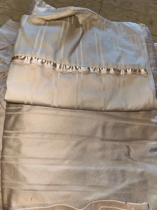 bed sheets in Bedding in Hamilton - Image 3