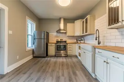 AVAILABLE for move in SEPTEMBER 1, 2025 Professionally managed. Very good professional uOttawa (Nurs...