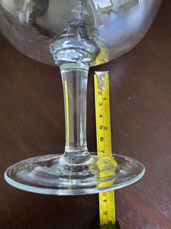 Crystal  Wine/Dessert Glasses Czechoslovakia 7 Large in Kitchen & Dining Wares in City of Montréal - Image 6