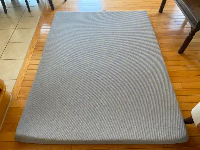 Casper Comfy Mattress Topper -Queen Size-Like New (Used 4 Months, View more