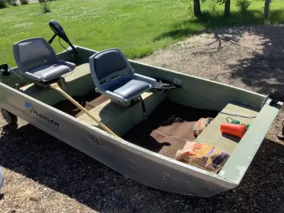 10 ft Marlon aluminum jon boat with MinnKota 35 lb variable thrust electric motor (no battery), 2 fo...