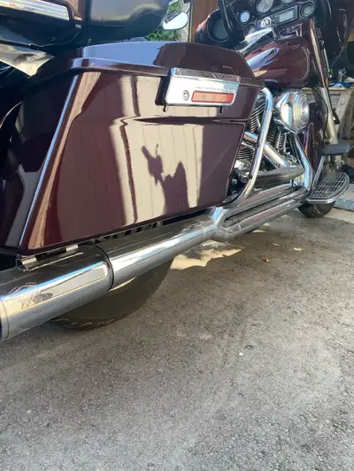 Feast your eyes on this beauty, a used 2004 Harley Davidson Ultra Classic, ready to hit the open roa...