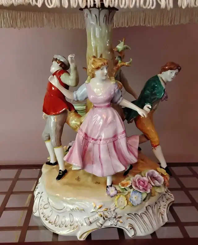 lampe antique porcelaine allemande in Indoor Lighting & Fans in Longueuil / South Shore - Image 8