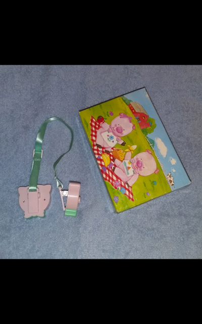 Vintage AVON Piggy Patrol Bib Holder Clip-Ons, Converts Napkin to a Bib, 1993. Rare hard to find lit...