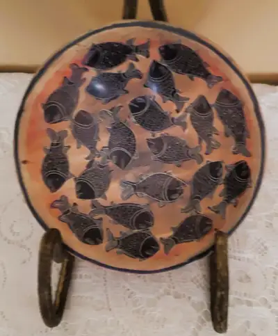 Sudanese glazed handcrafted bowl accented with Tilapia fish. Diamensions: Diameter 15.5cm. Height 4c...