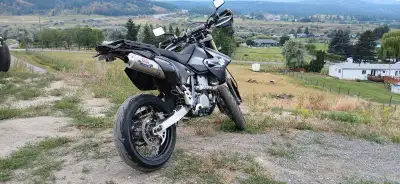 2006 Suzuki Dr-Z400sm supermoto. READY TO RIDE! All maintenance done and up to date. -Valves checked...