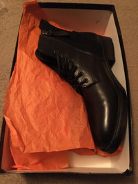Winter boots B2/Brand new/Never worn/Worth 115$/Asking 60$