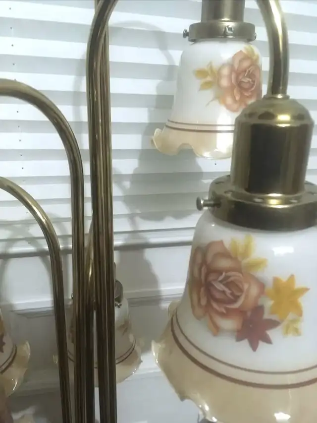 Mid Century Table Lamp with 5 Vintage Tulip lampshades - $200 in Indoor Lighting & Fans in City of Montréal - Image 6