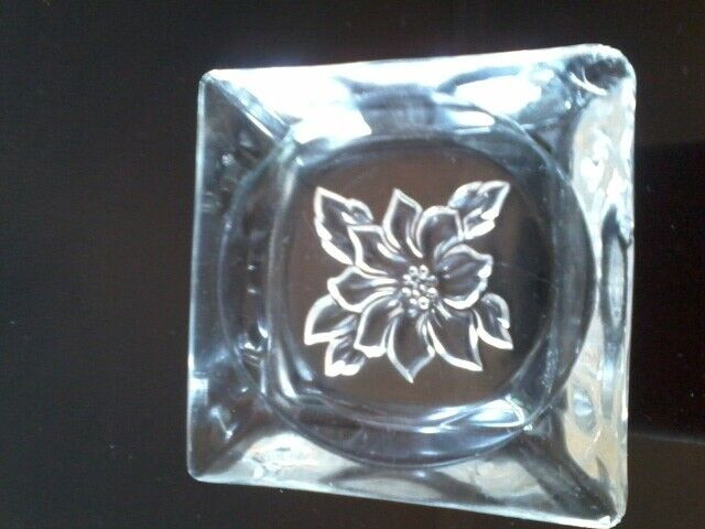 Vintage Clear Glass Ashtray in Arts & Collectibles in Ottawa - Image 4