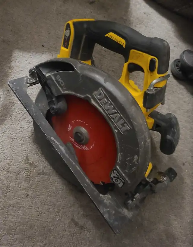 Bunch of dewalt in Power Tools in Calgary - Image 4