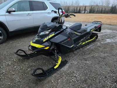 2017 skidoo 850 summit X Ready to ride About 3800km 165 track Im the 2nd owner, my neighbor bought i...