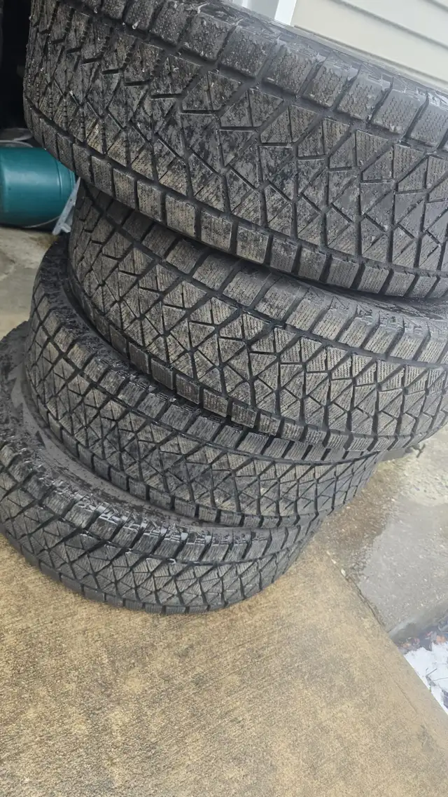 255 70 18 set of four bridgestone Blizzack in Tires & Rims in Bedford - Image 6