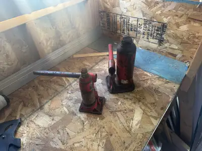 Hydraulic jacks 1 and 3 ton $15 for the pair or best offer