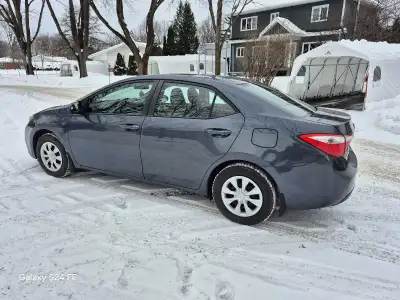 Toyota corolla 2015 automatique avec seulement 178 000 km certifier carefax clean 2 proprio meme fam...