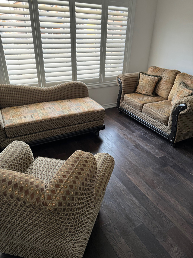Sofa set  in Couches & Futons in Barrie