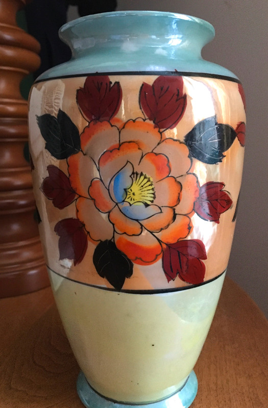 Vintage Japanese Lustreware Iridescent Vase in Arts & Collectibles in Grande Prairie - Image 4